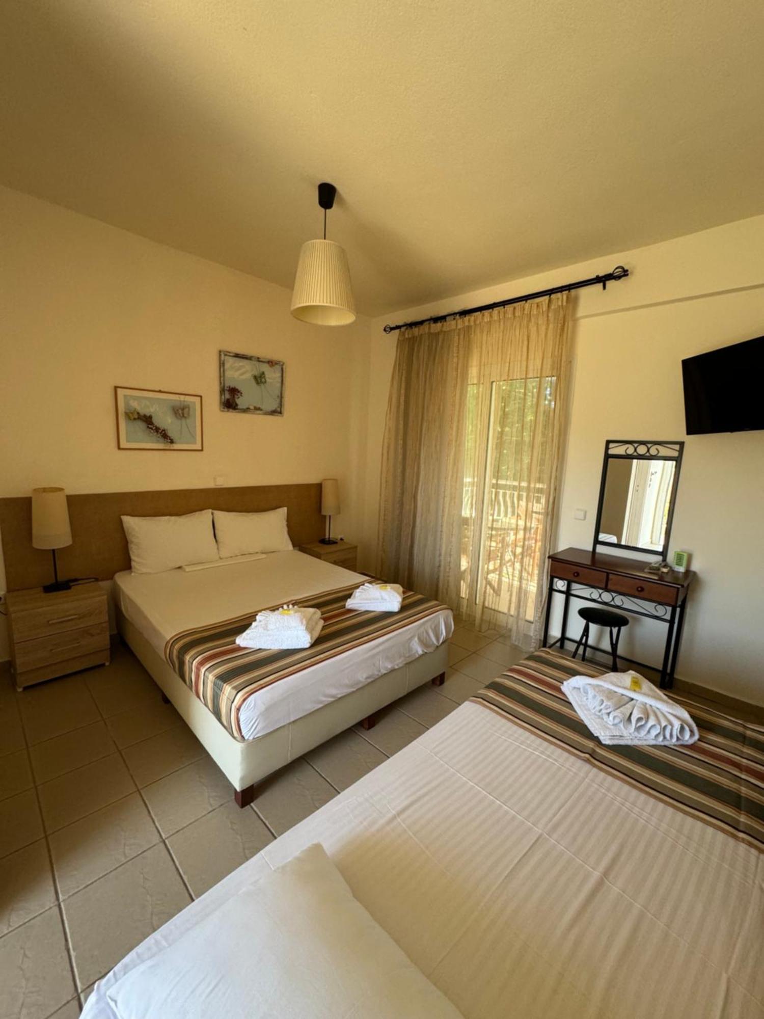 Dafnes Rooms Fourka Exterior photo