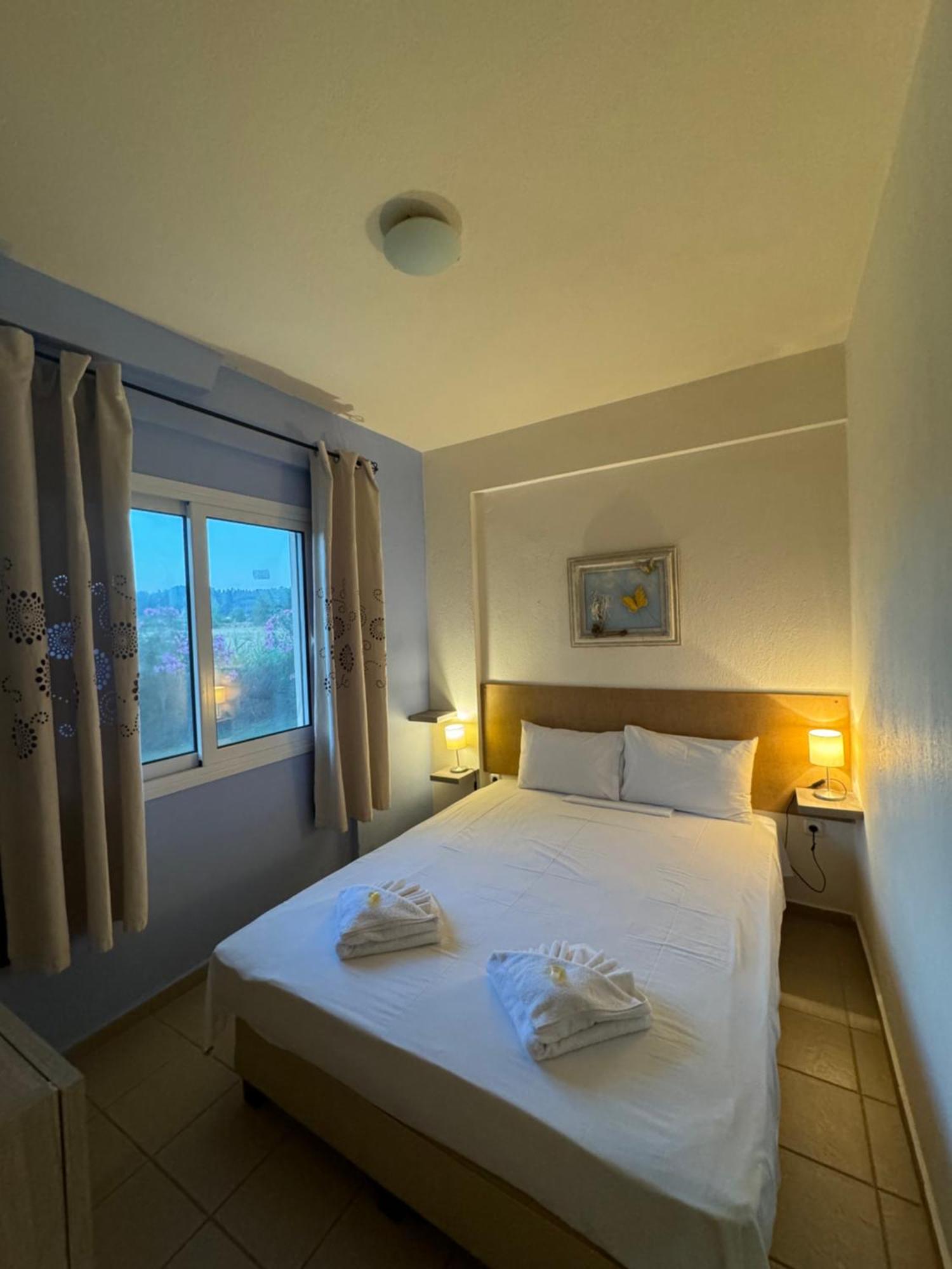Dafnes Rooms Fourka Exterior photo