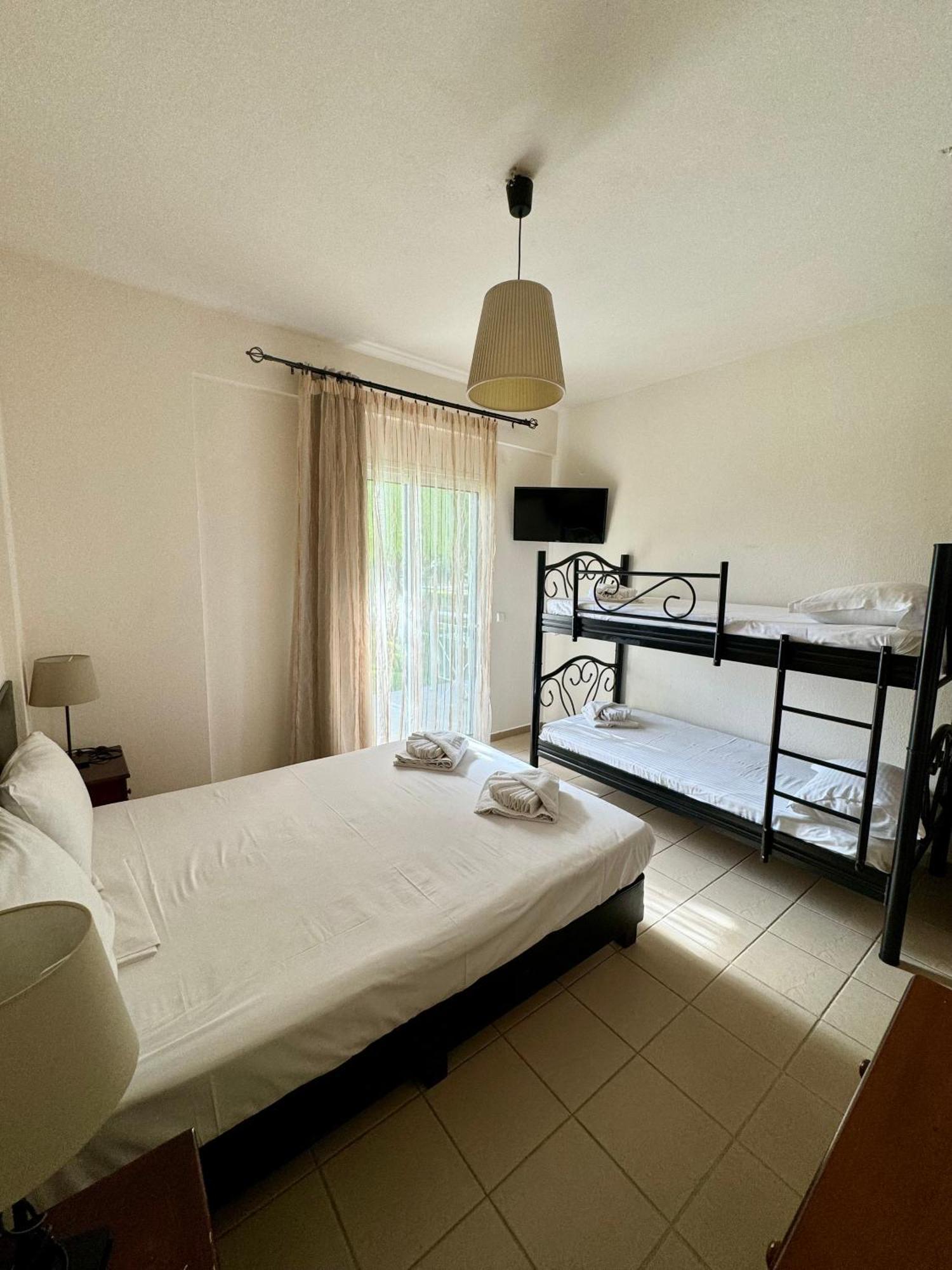 Dafnes Rooms Fourka Exterior photo