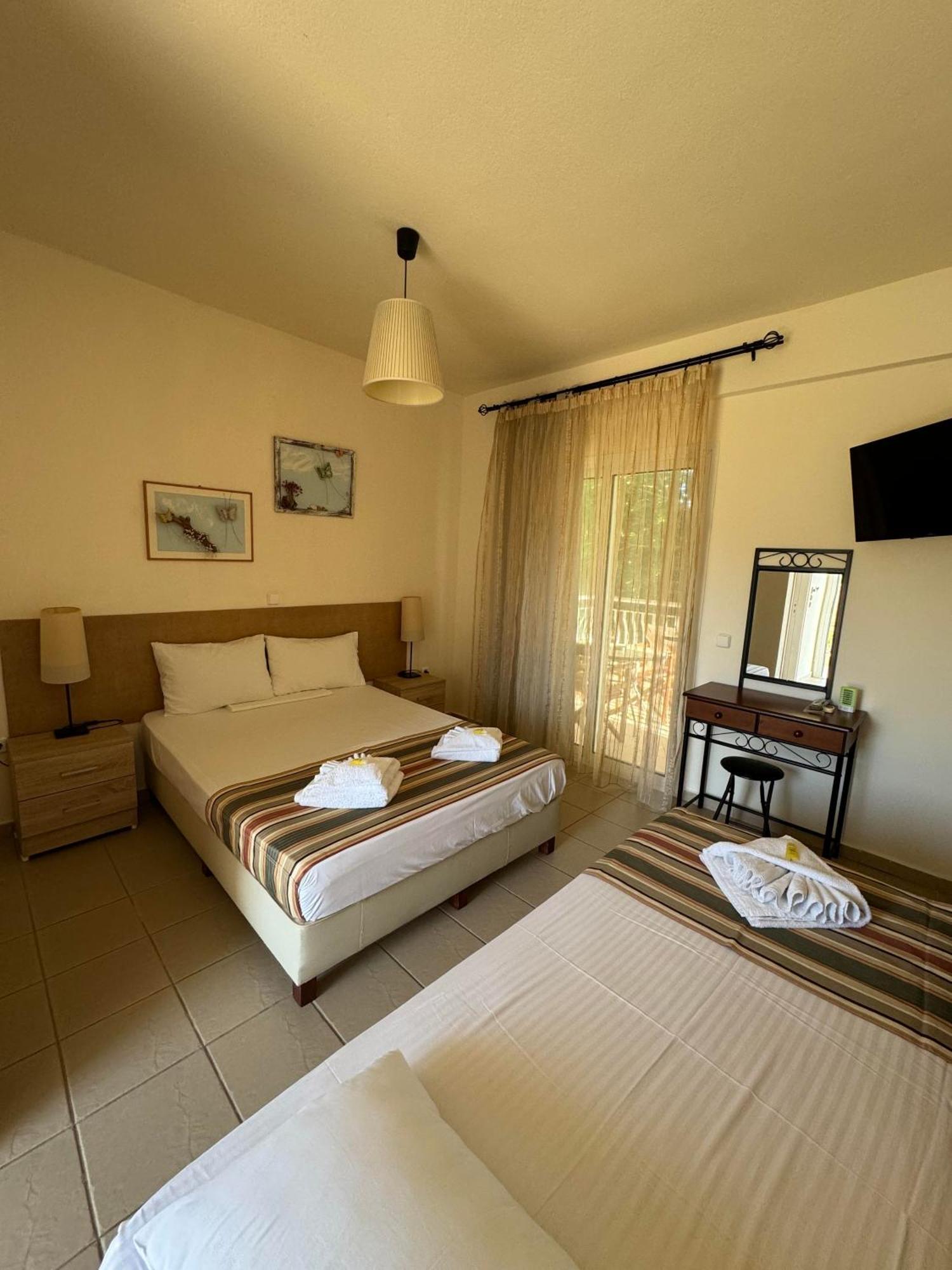 Dafnes Rooms Fourka Exterior photo