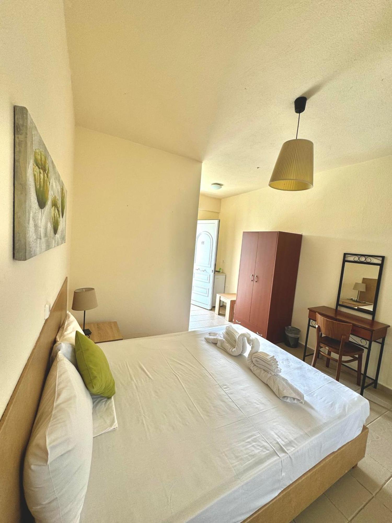 Dafnes Rooms Fourka Exterior photo