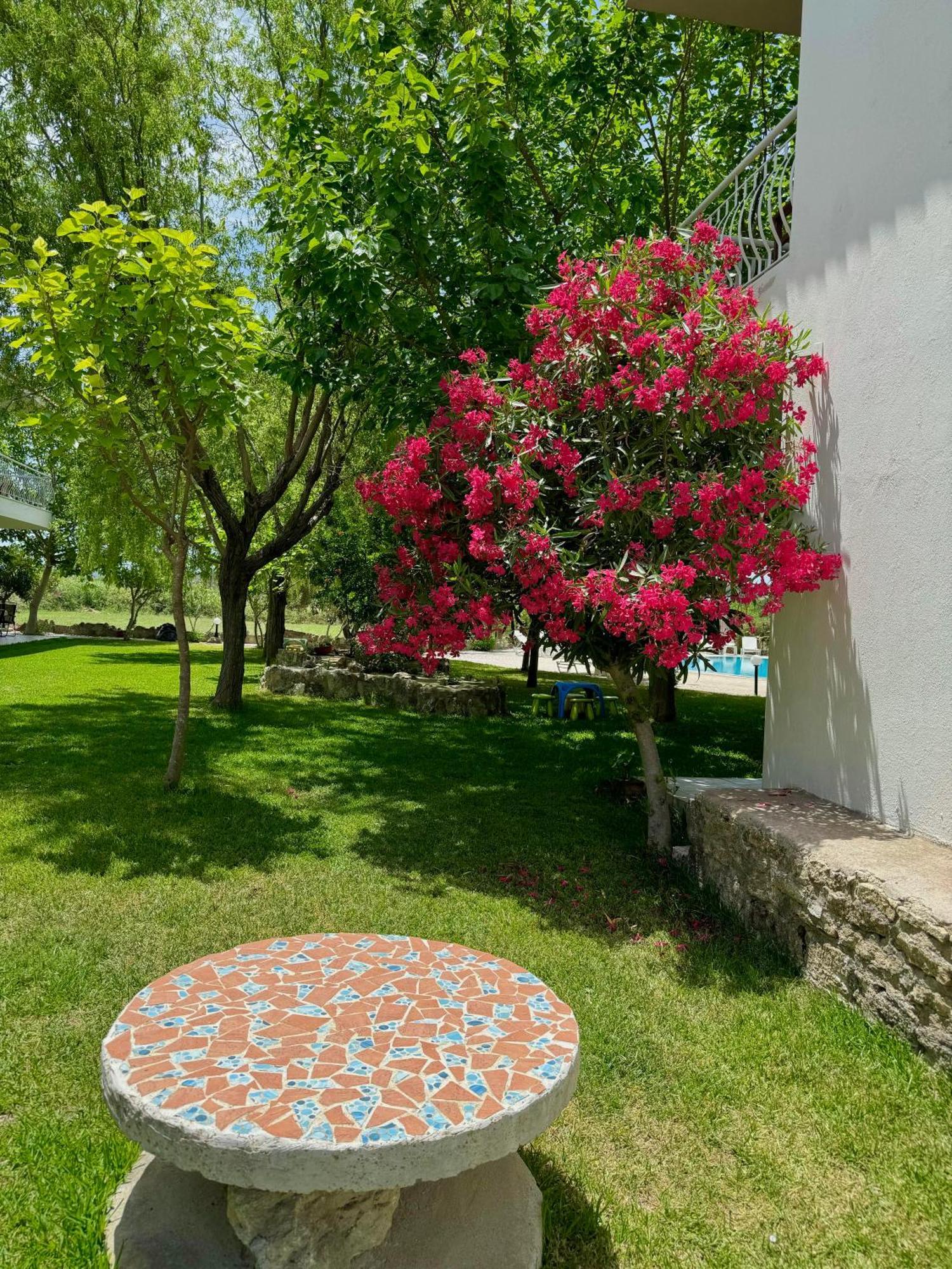 Dafnes Rooms Fourka Exterior photo